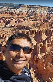 Paul poses for a selfie at a Bryce Canyon overlook.